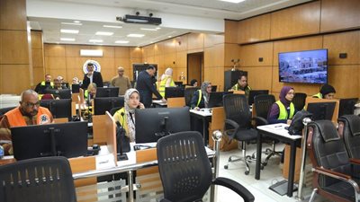 محافظ الدقهلية يوجه بتكثيف أعمال الإنارة وتوفير مصادر بديلة للاحتفال بعيد الميلاد