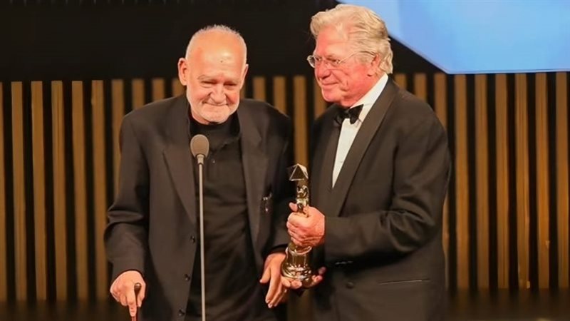 حسين فهمي وبيلا تار