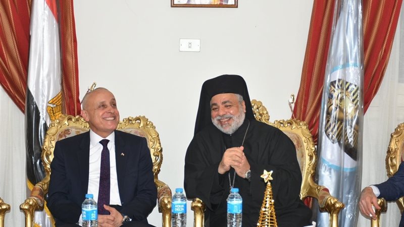 محافظ الأقصر يزور الكنائس لتهنئة الإخوة المسيحيين