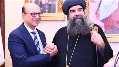 رئيس جامعة أسيوط يهنئ الأنبا بيسنتي أسقف المحافظة بعيد الميلاد