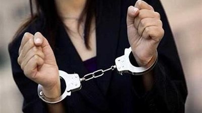 سيدة تخفي حشيش في مكان حساس لتهريبها.. وضبطها بمطار القاهرة 