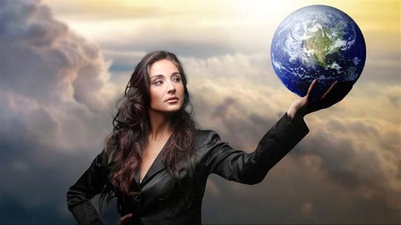 التمييز الاجتماعي ينعكس سلبًا على إدارة المرأة