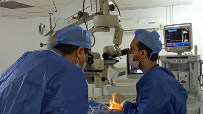 مستشفى رمد المنصورة تنجح في إنقاذ حياة طفل مصاب بانفجار في العين 