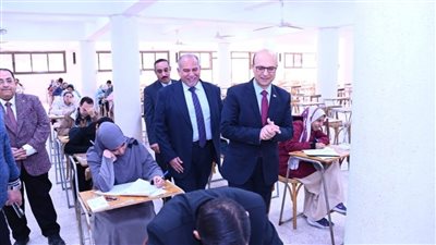 الدكتور المنشاوي يتابع انطلاق امتحانات الفصل الدراسي الأول بمعهد بحوث ودراسات البيولوجيا 