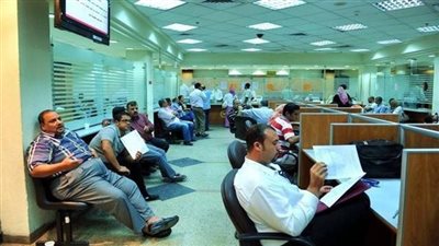 يجوز للموظف أن ينقطع عن العمل لسبب عارض.. اعرف التفاصيل