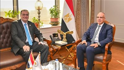 وزير الري يبحث مع «التنظيم والإدارة» تطوير الهياكل المؤسسية