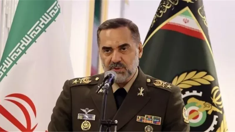 وزير الدفاع الإيراني عزيز نصير زادة