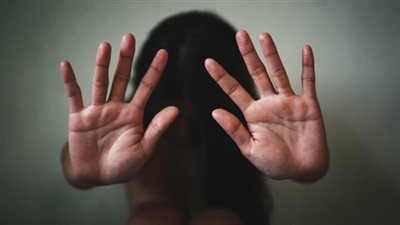 الحبس 4 سنوات وغرامة 200 ألف جنيه عقوبة التحرش في مكـان عـام