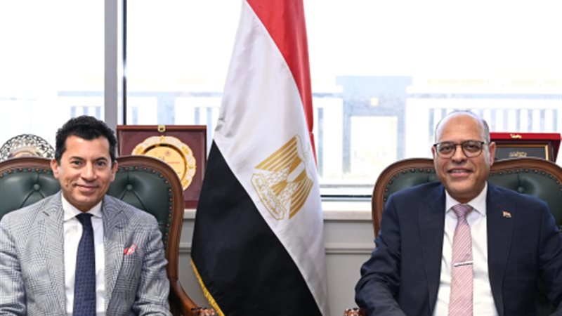 وزير العمل مع وزيرالشباب والرياضة