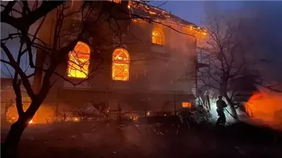 حريق في مبنى بـ16 طابقاً بعد هجوم روسي على كييف 