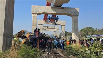 مأساة في تايلاند: 22 قتيلا على الأقل إثر سقوط رافعة على قطار