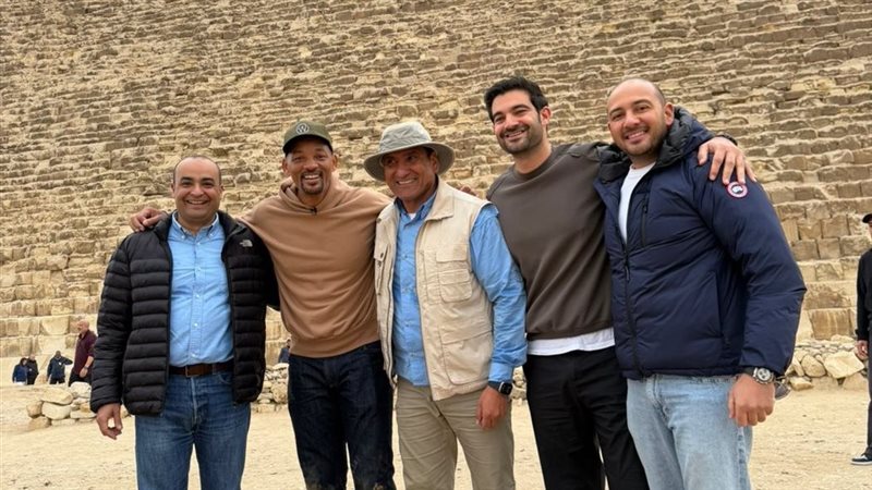 ويل سميث من أمام الأهرامات