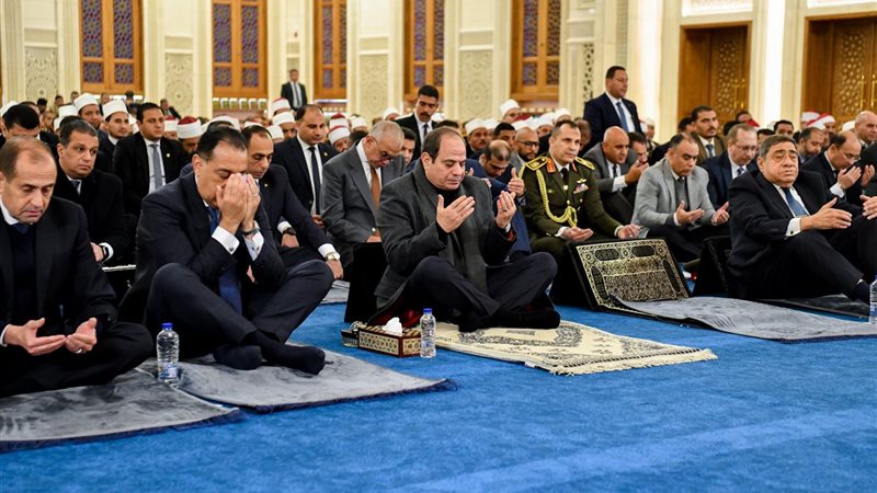 الرئيس السيسي في مسجد العزيز الحكيم