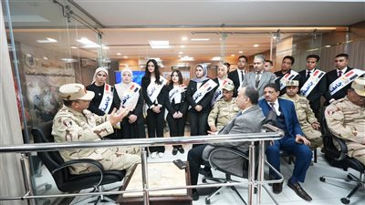محافظ أسيوط وقائد قوات الدفاع الشعبي والعسكري يتفقدان مركز سيطرة الشبكة الوطنية للطوارئ