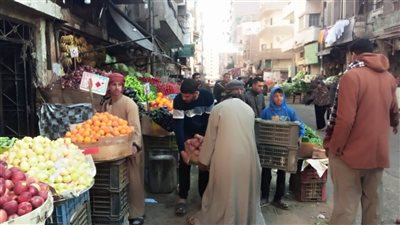 حملات مكثفة بحي شرق لإزالة إشغالات الباعة الجائلين ورفع الحواجز الحديدية بأسيوط