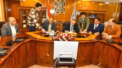 محافظ أسيوط يوقع بروتوكول تعاون مع الأهلي ومصر لاستغلال أرض مصنع الغزل