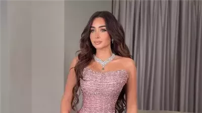 إطلالات خاطفة للأنظار.. ظهور مميز لنجمات بفساتين لامعة في حفل Joy Awards