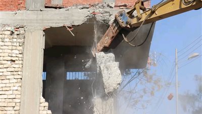محافظ القليوبية يشهد حملة مكبرة لإزالة التعديات بقرية سندبيس بالقناطر الخيرية