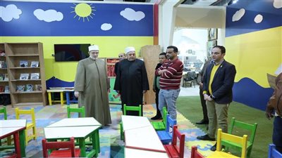 وكيل الأزهر ورئيس قطاع المعاهد يتفقدان جناح معرض القاهرة الدولي للكتاب