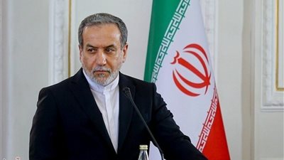 إيران تنتقد المنتدى الاقتصادي العالمي بعد إلغاء مشاركة وزير خارجيتها في دافوس