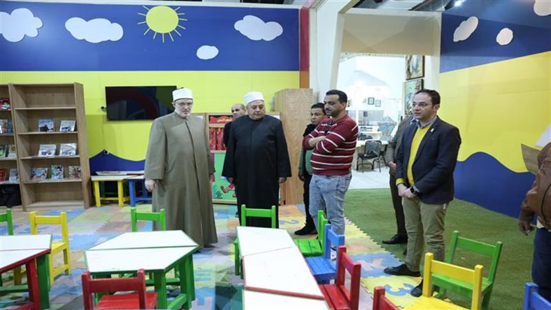 وكيل الأزهر اثناء الزيارة