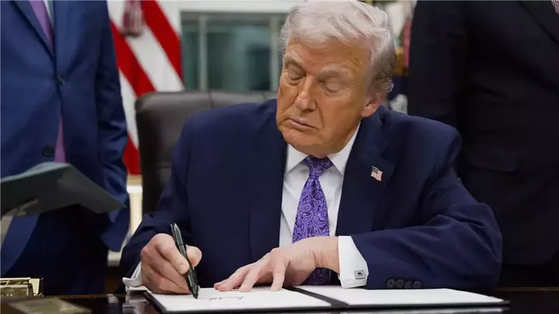 الرئيس الأمريكي دونالد ترامب  