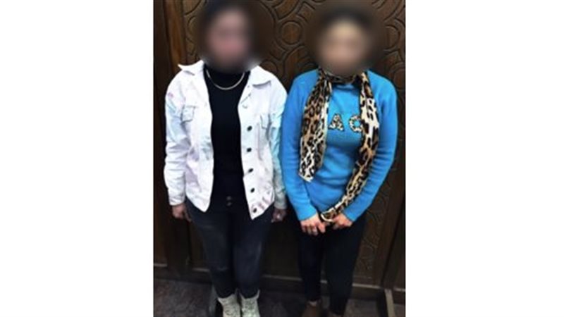 المتهمان عقب القبض عليهما