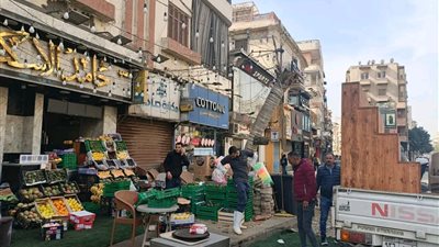 حي شبرا يرفع إشغالات شارع خلوصي ويعيد الانضباط