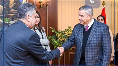 محافظ الإسكندرية يبحث جاهزية تطبيق التأمين الصحي الشامل ويشهد توقيع 7 عقود جديدة 