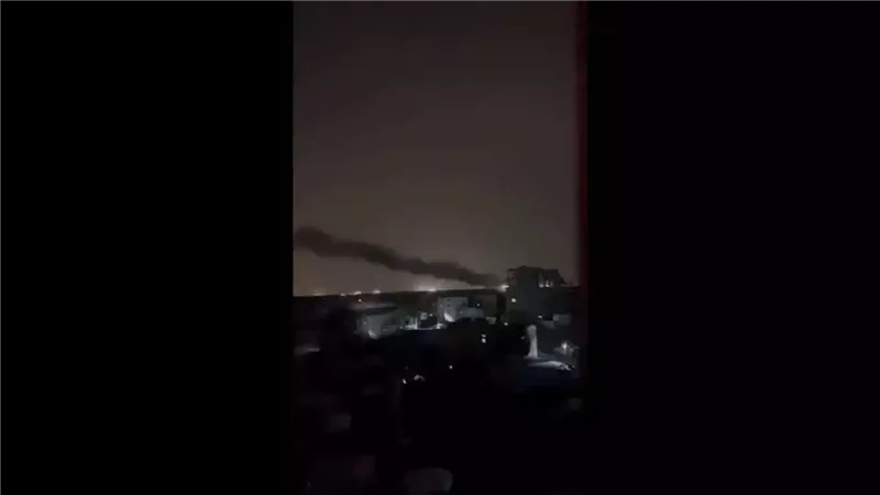 دخان يتصاعد جراء غارة إسرائيلية على شمال قطاع غزة  