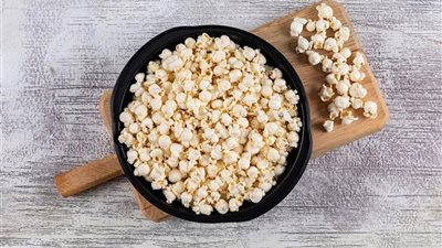 رحلة الفشار التاريخية.. من النار الأولى إلى صالات السينما
