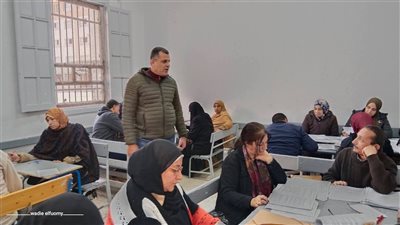 وكيل «تعليم دمياط» يتابع لجان تصحيح الشهادة الإعدادية ويعلن مؤشرات نجاح مطمئنة