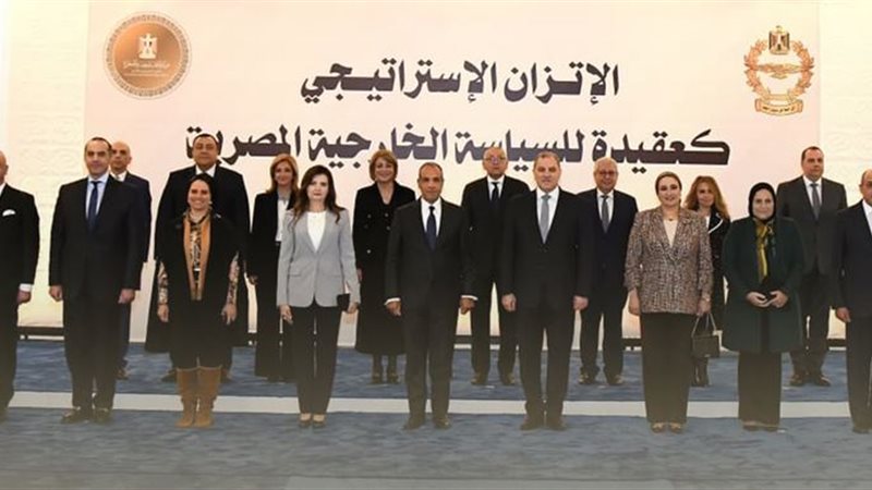 المشلركون في الندوة