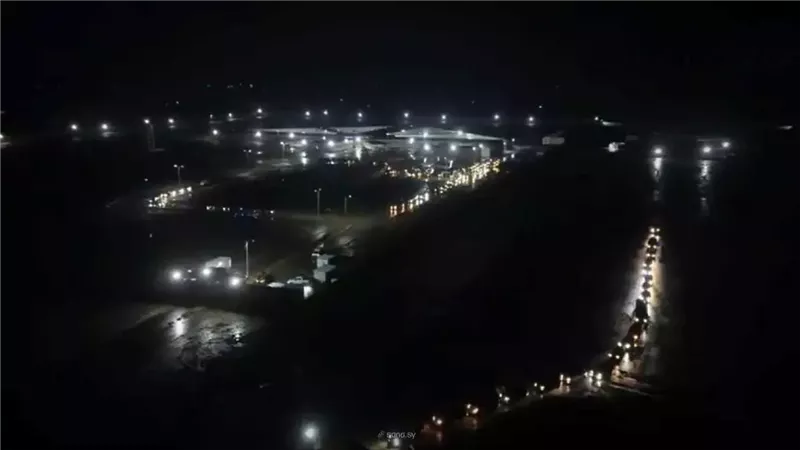 مشاهد جوية لبدء نقل معتقلي قسد  