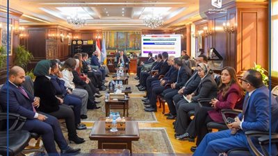 محافظ الإسكندرية يلتقي أعضاء مجلس النواب لبحث القضايا الخدمية