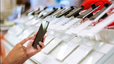 رئيس الجمارك يحسم الجدل حول رسوم المحمول: القرار مطبق ولا إعادة نظر فيه