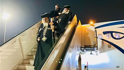قداسة البابا تواضروس الثاني يصل إلى أرض الوطن