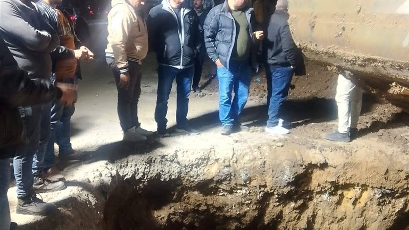 تنفيذ أعمال تحويل مسار خط مياه شرب