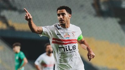 عمر جابر يساند الزمالك من المدرجات أمام المصري في الكونفدرالية