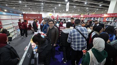 وزير الثقافة يتفقد معرض القاهرة الدولي للكتاب في يومه الخامس ويتابع الإقبال على الإصدارات