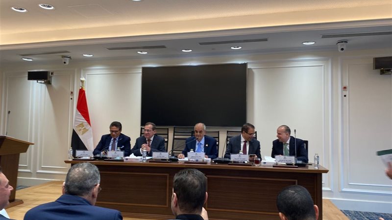خلال الاجتماع