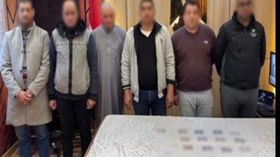 نقود وكارنيهات مزورة.. سقوط عصابة شراء الهواتف