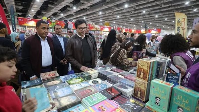 جانب من زيارة وزير الثقافة لمعرض الكتاب 
