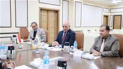 محافظ قنا يشارك في اجتماع مجلس أمناء جامعة جنوب الوادي الأهلية