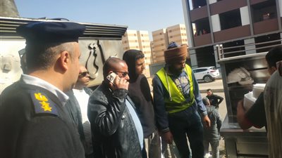 حملات مكثفة بمدينة العبور الجديدة وتنفيذ 27 قرار غلق وتشميع للمحال المخالفة