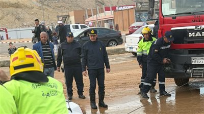 الحماية المدنية بالقاهرة تنقذ محتجزين داخل سيارة بمحور المشير محمد علي فهمي