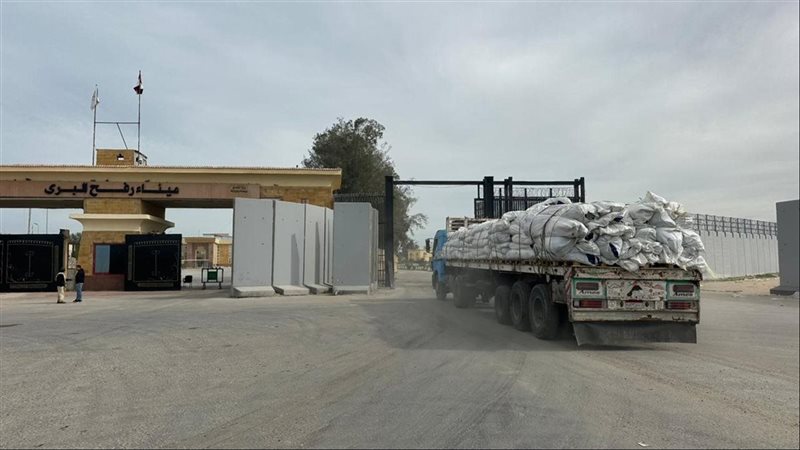 شاحنات المساعدات الإنسانية