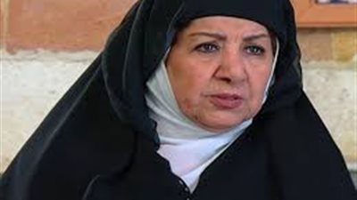 صفحة الفنانة هدى شعراوي تنشر فيديو من تشييع جثمانها وانهيار ابنتها