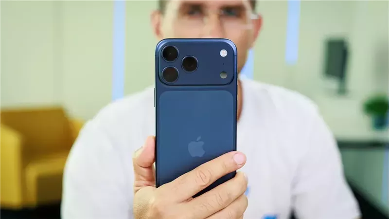 هاتف iPhone 18