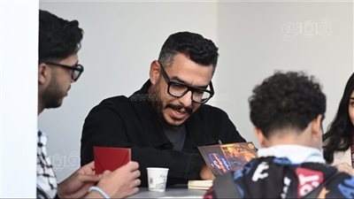 إقبال جماهيري كثيف على حفل توقيع 